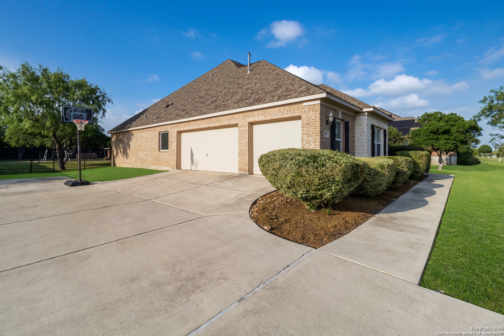 main property photo 14