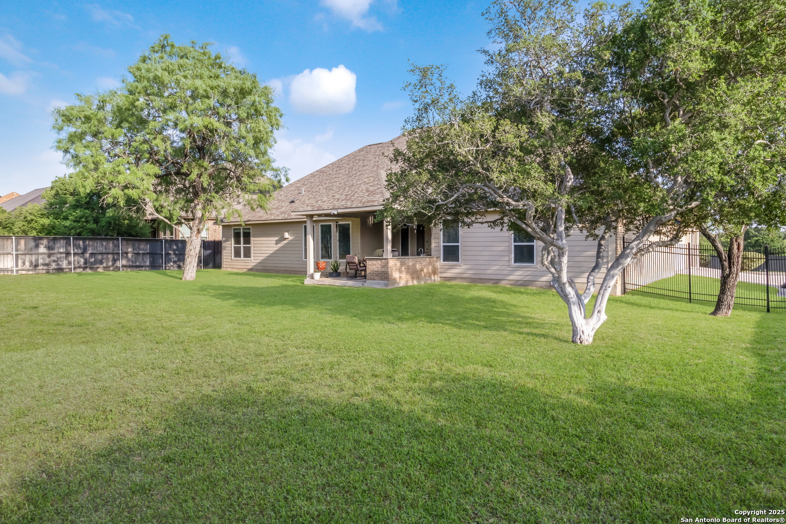 main property photo 30