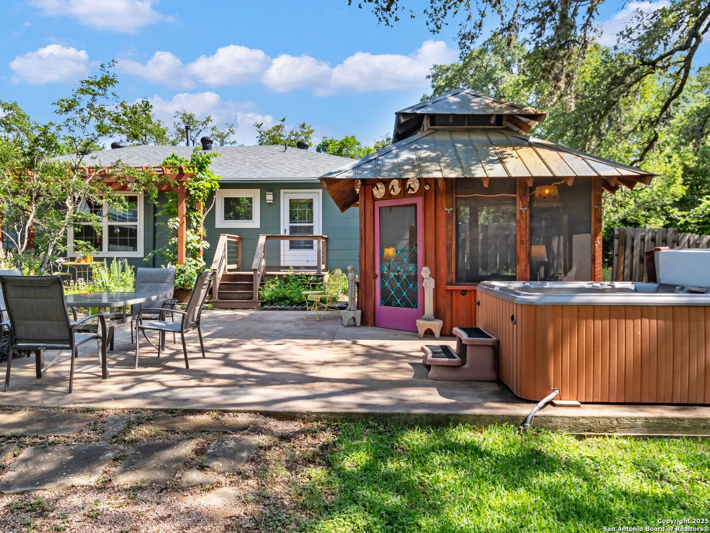main property photo 28