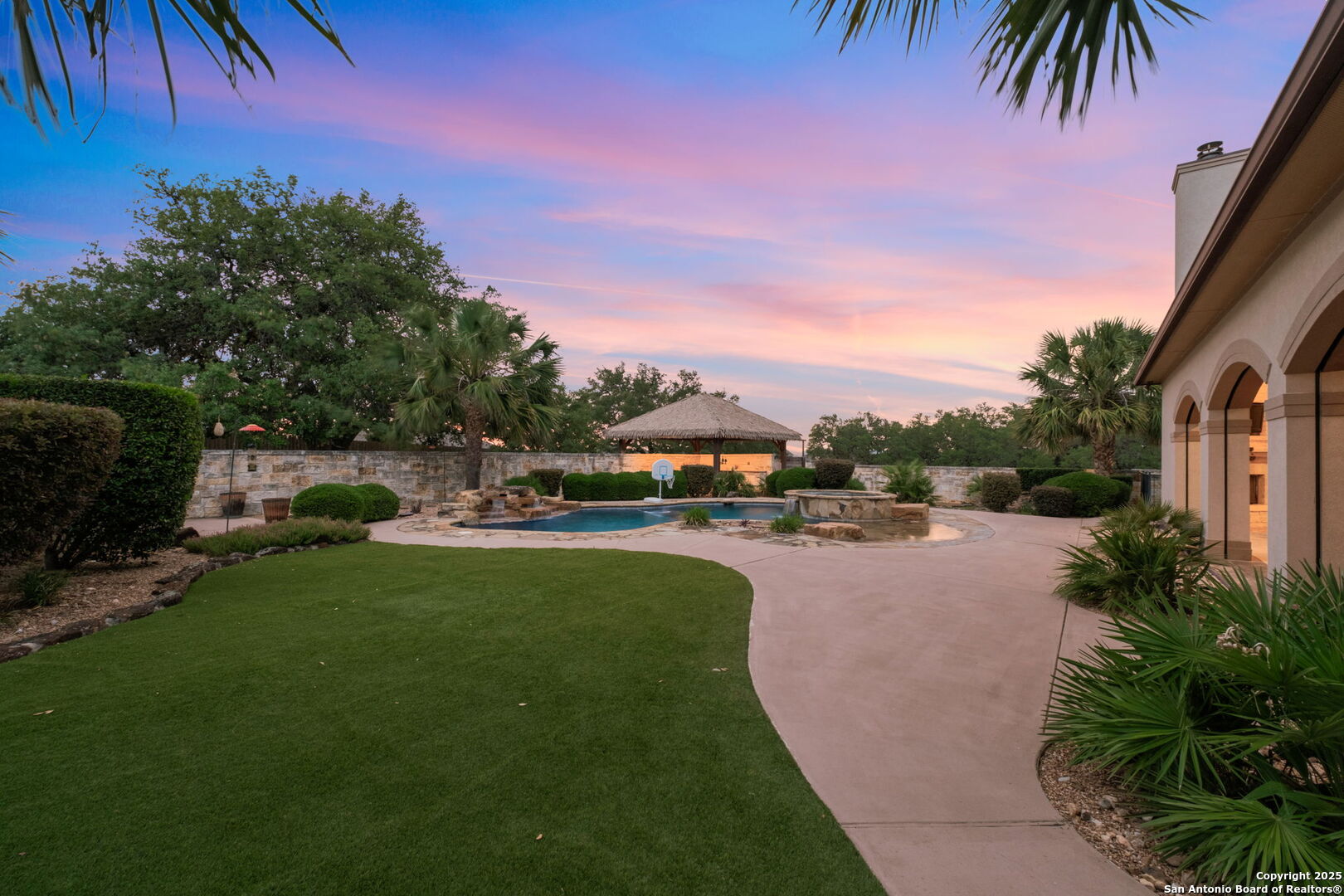main property photo 11
