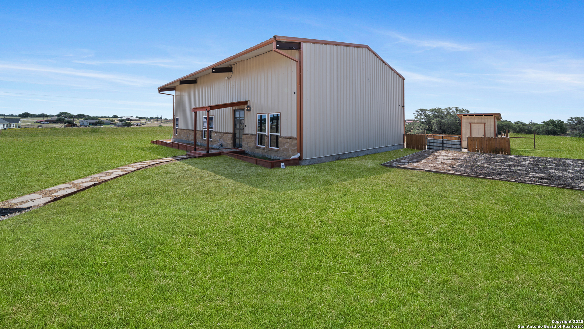 main property photo 6