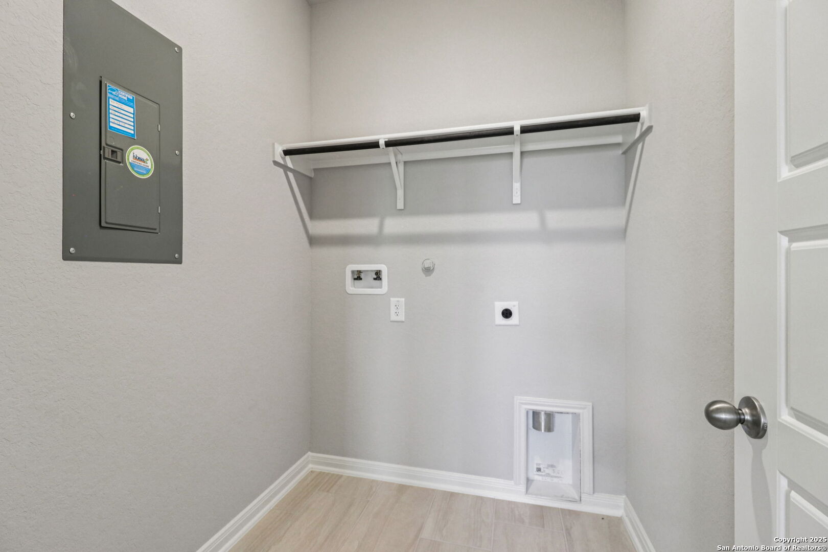 main property photo 28