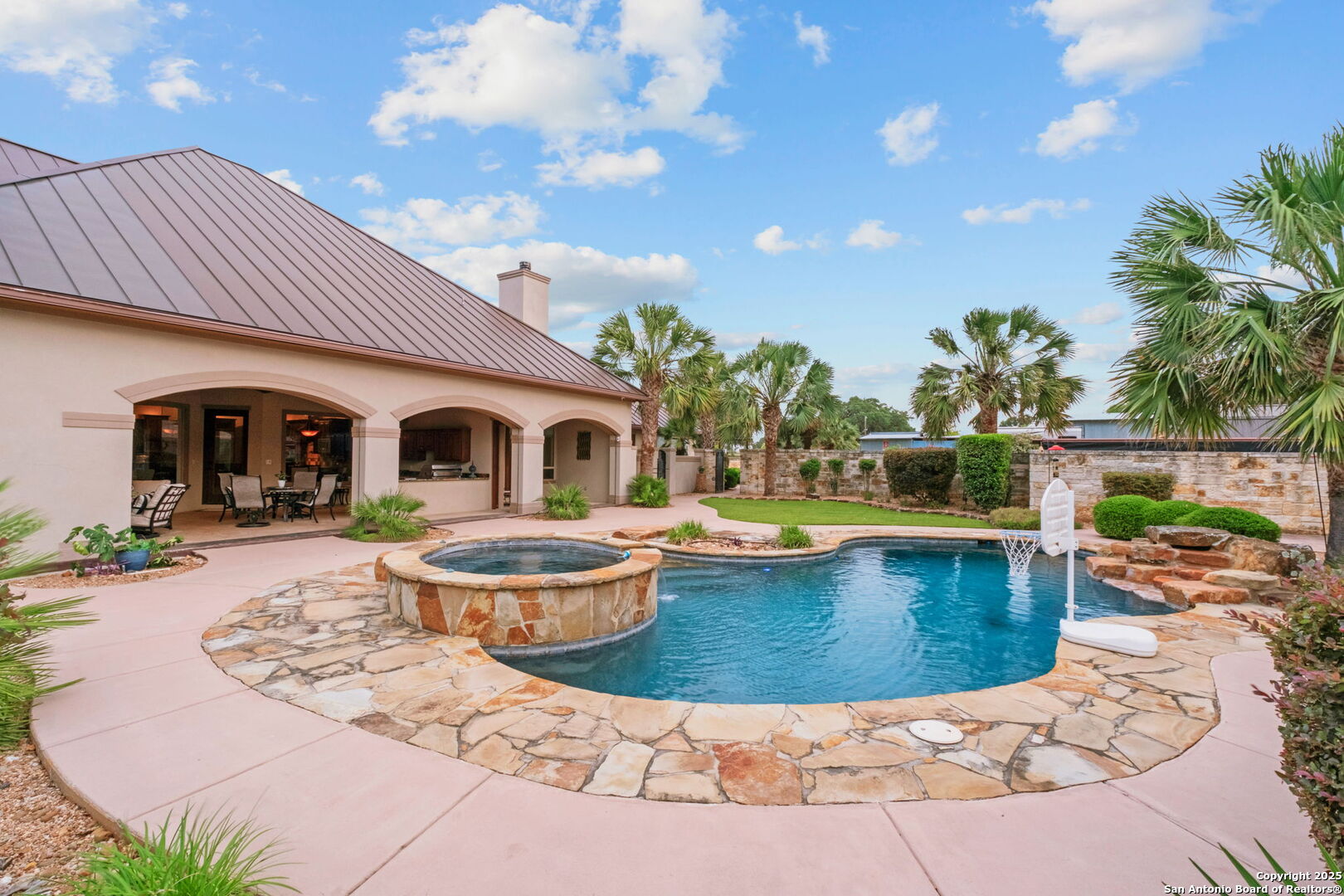 main property photo 28