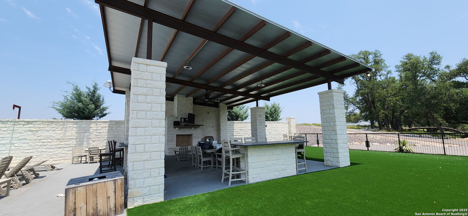 main property photo 11