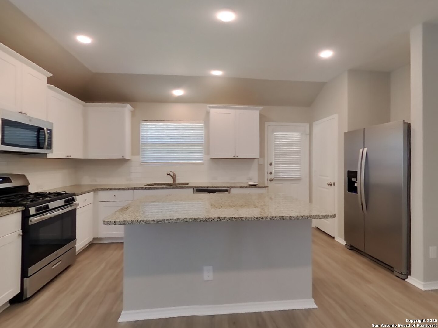 property viewer photo 3