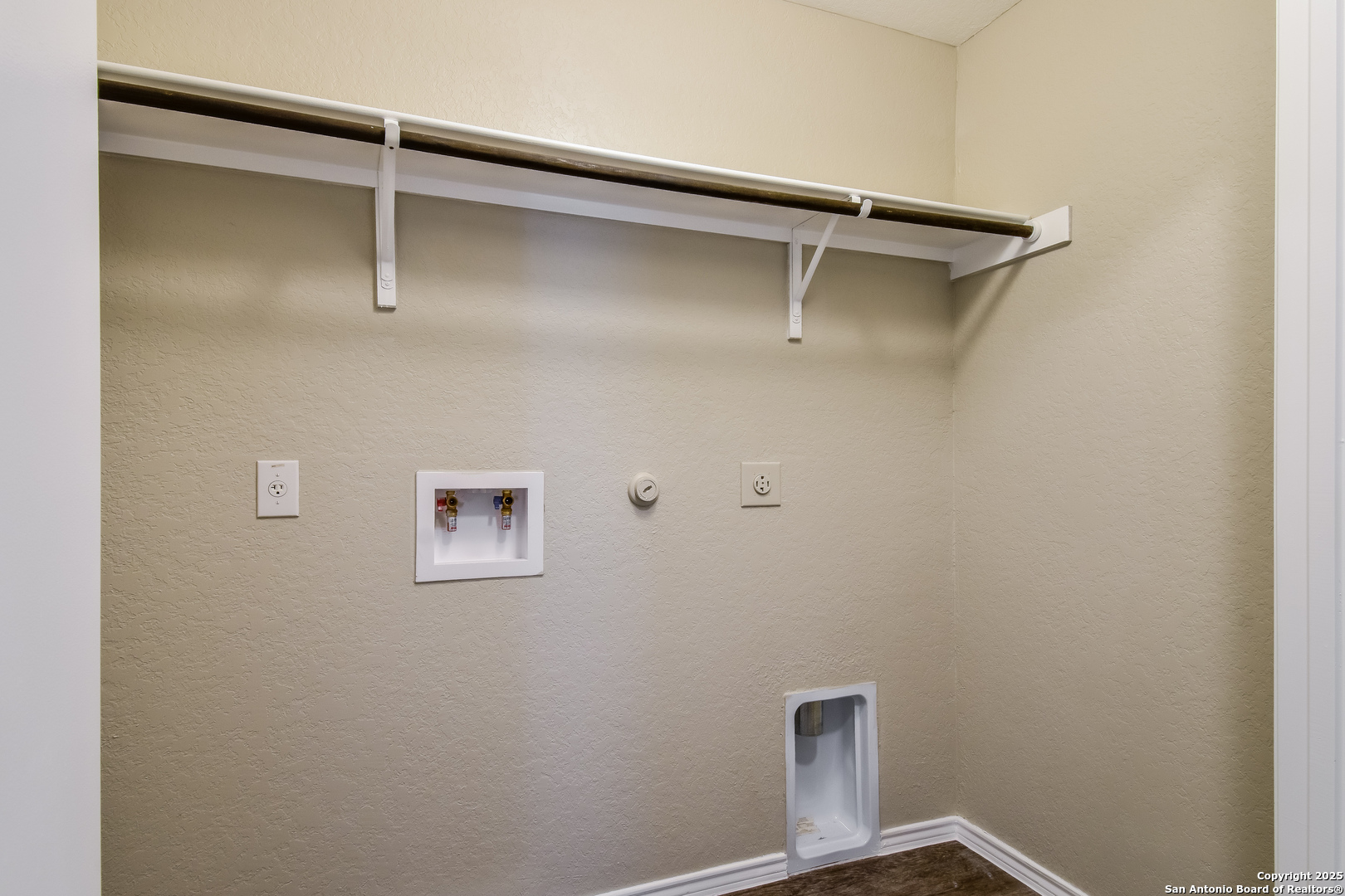property viewer photo 10