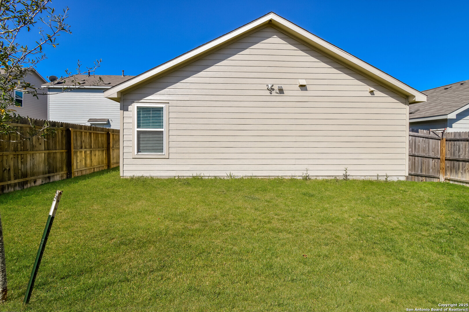 property viewer photo 3