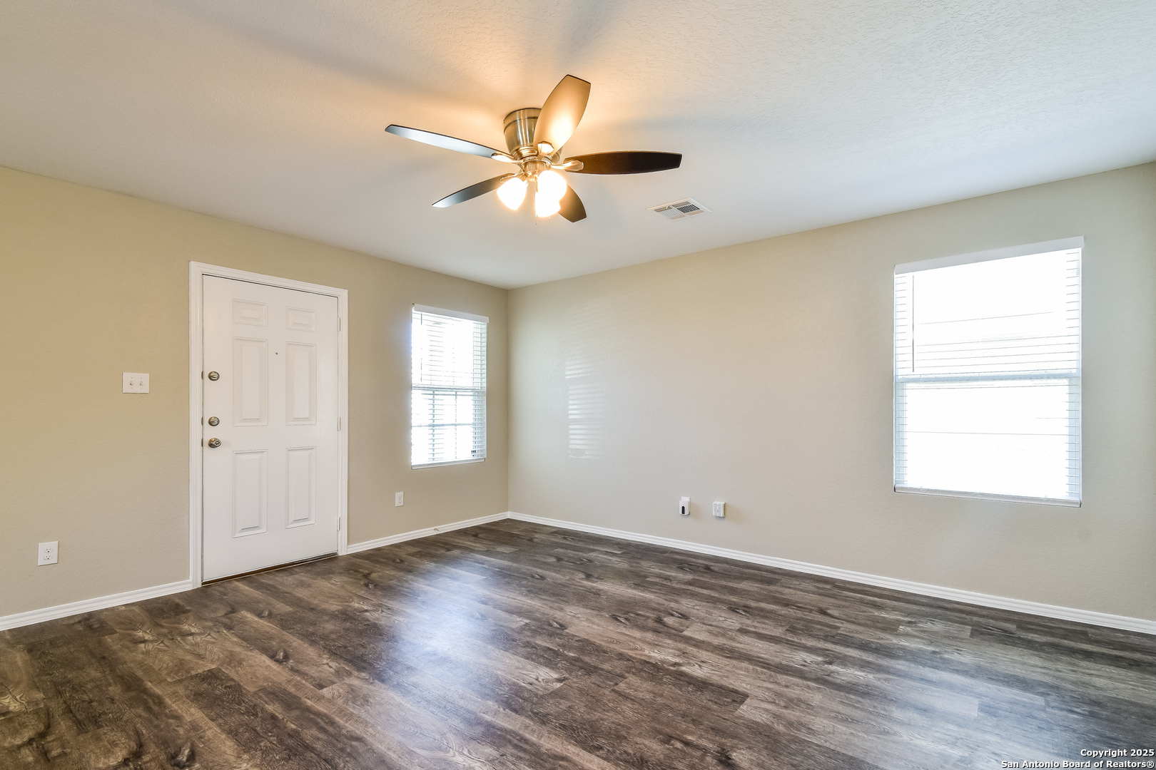 property viewer photo 8