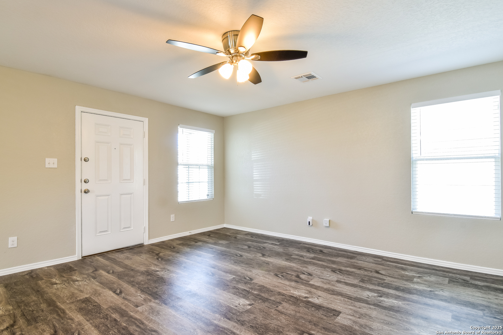 property viewer photo 9