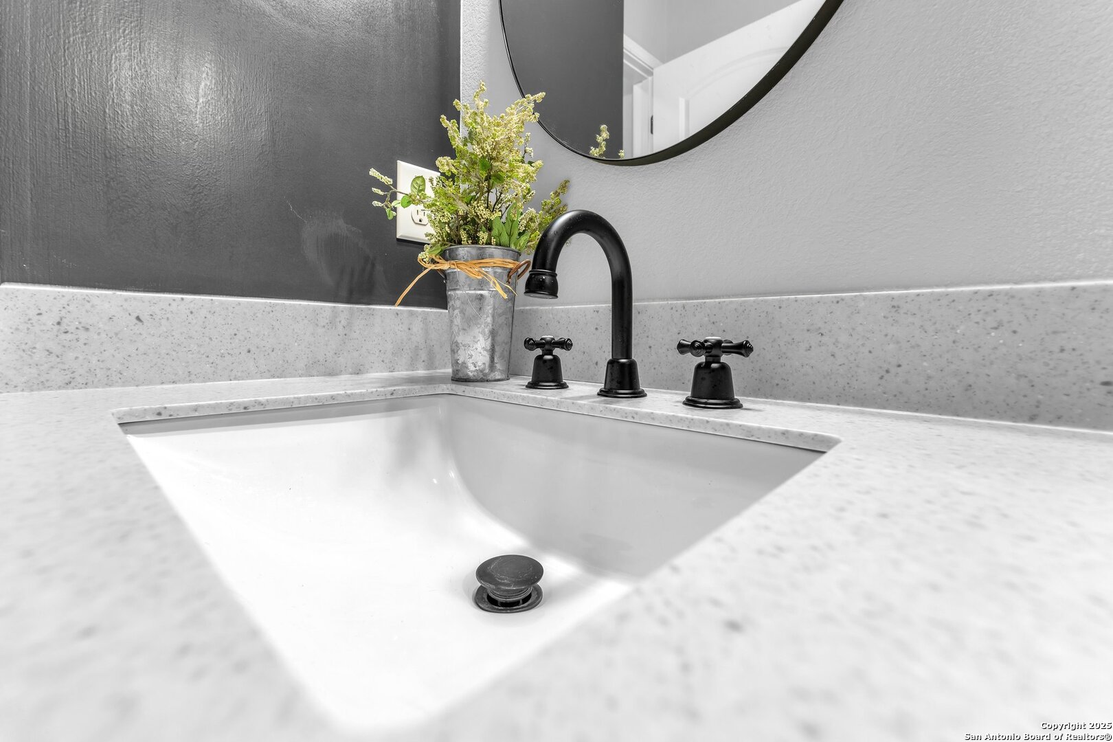 property viewer photo 36
