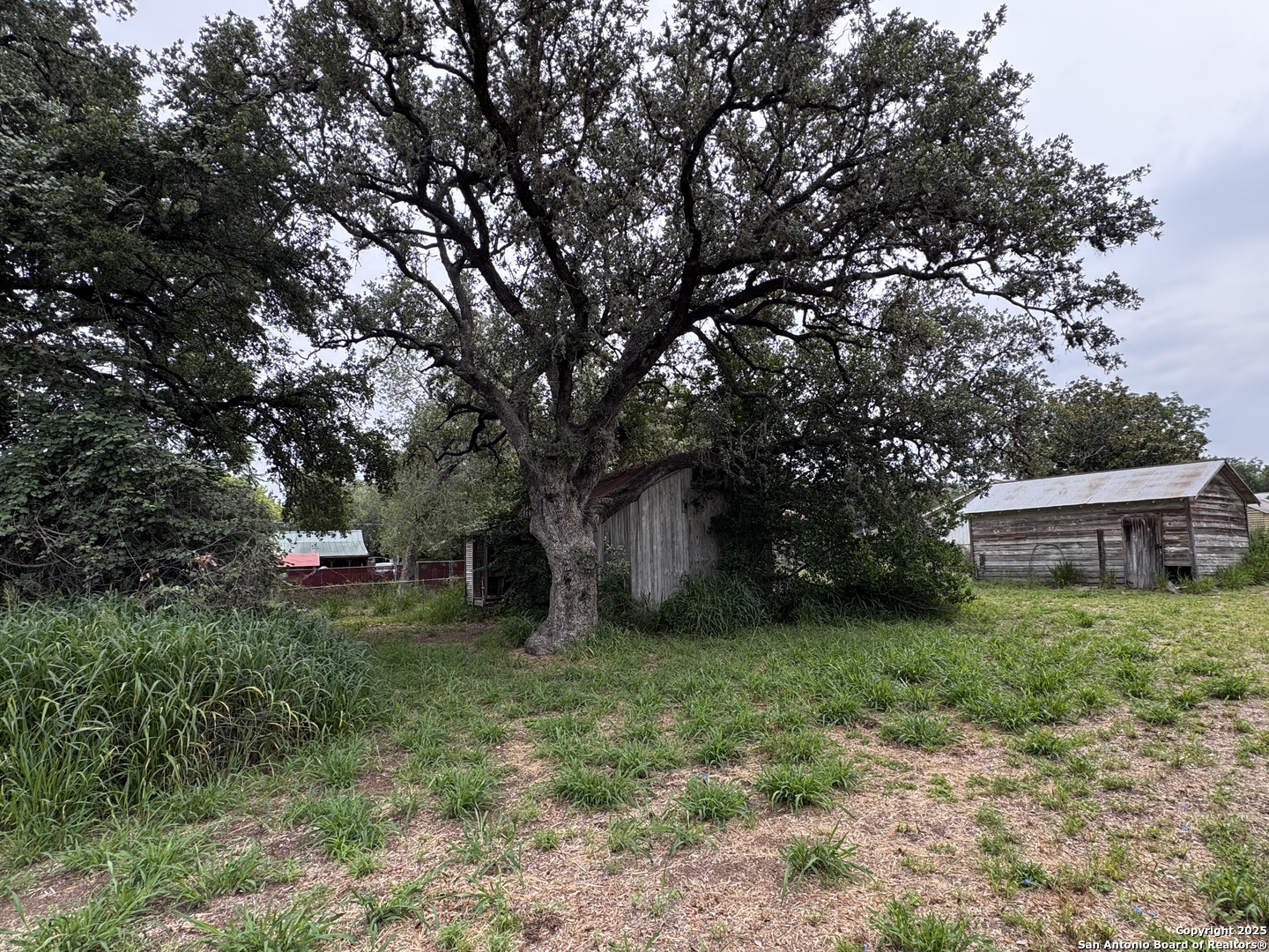 main property photo 10