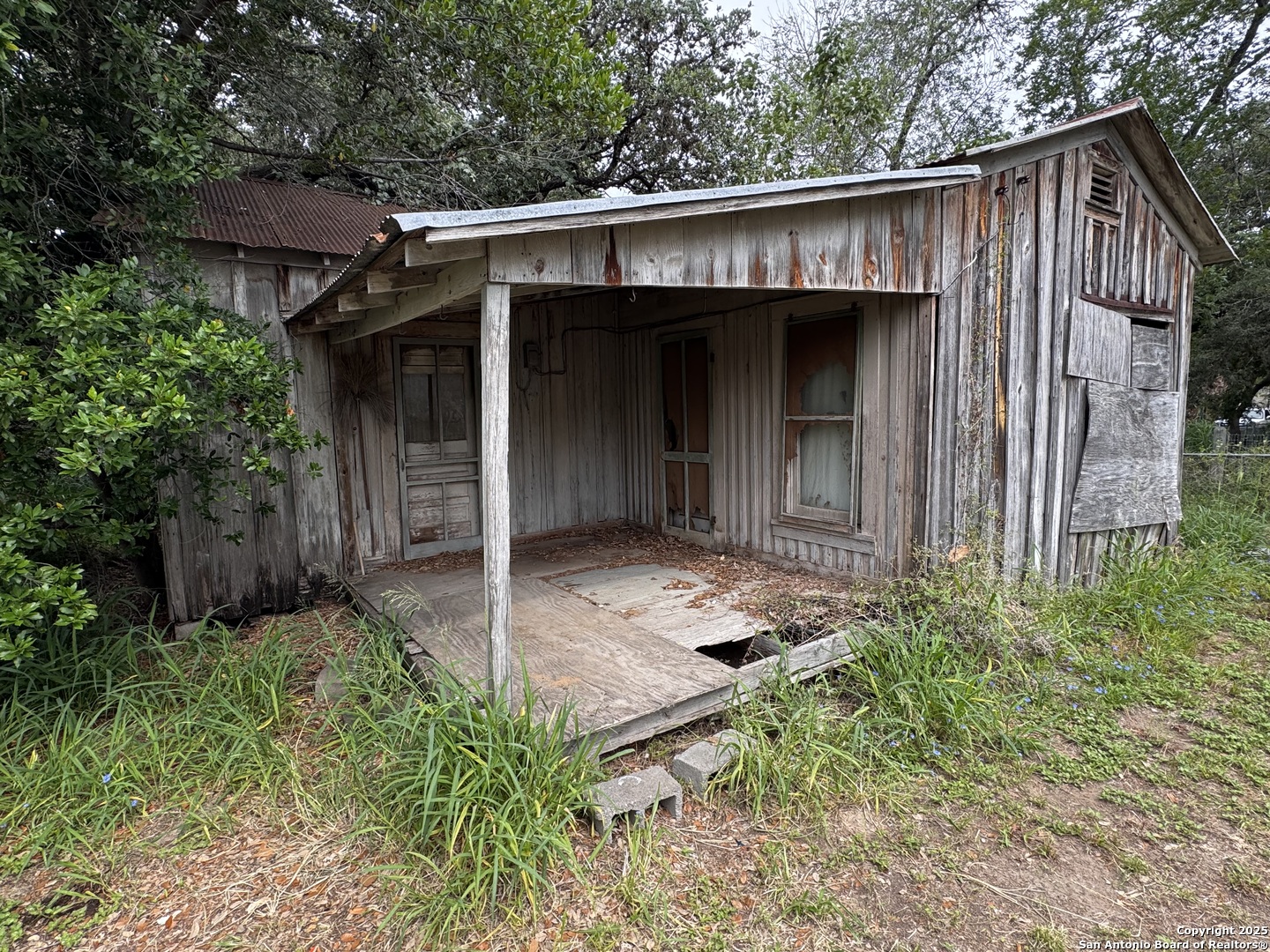 main property photo 11