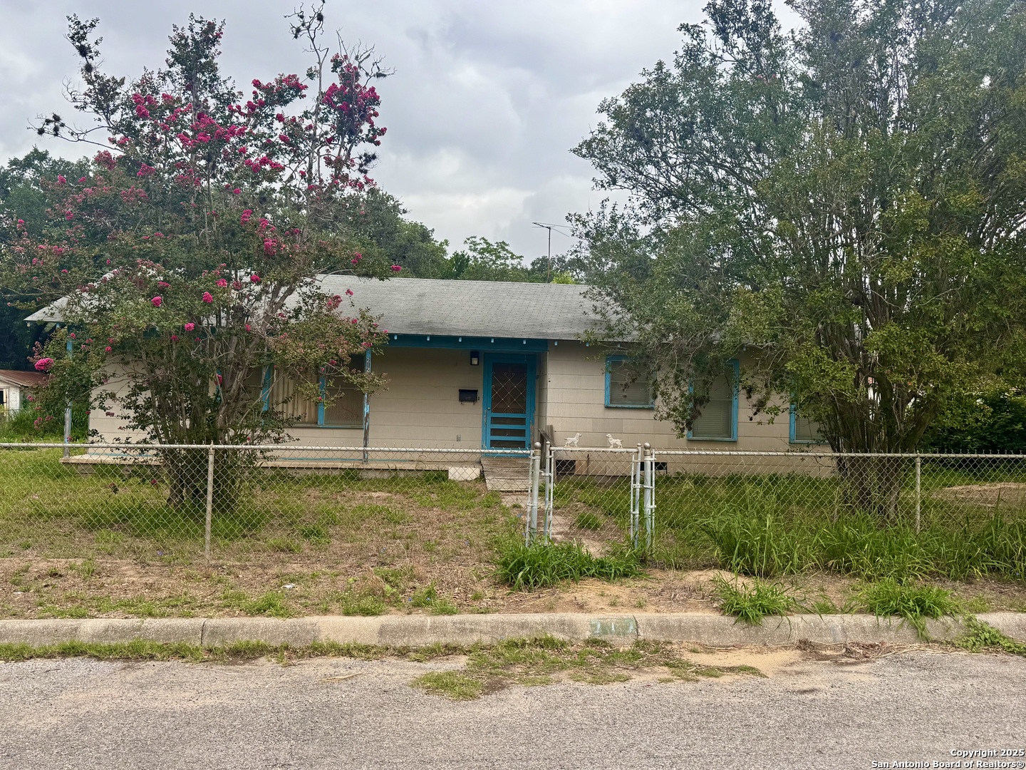 main property photo 9