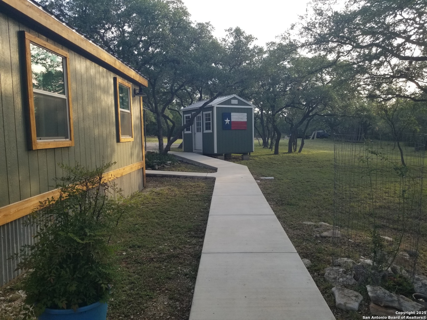 main property photo 37