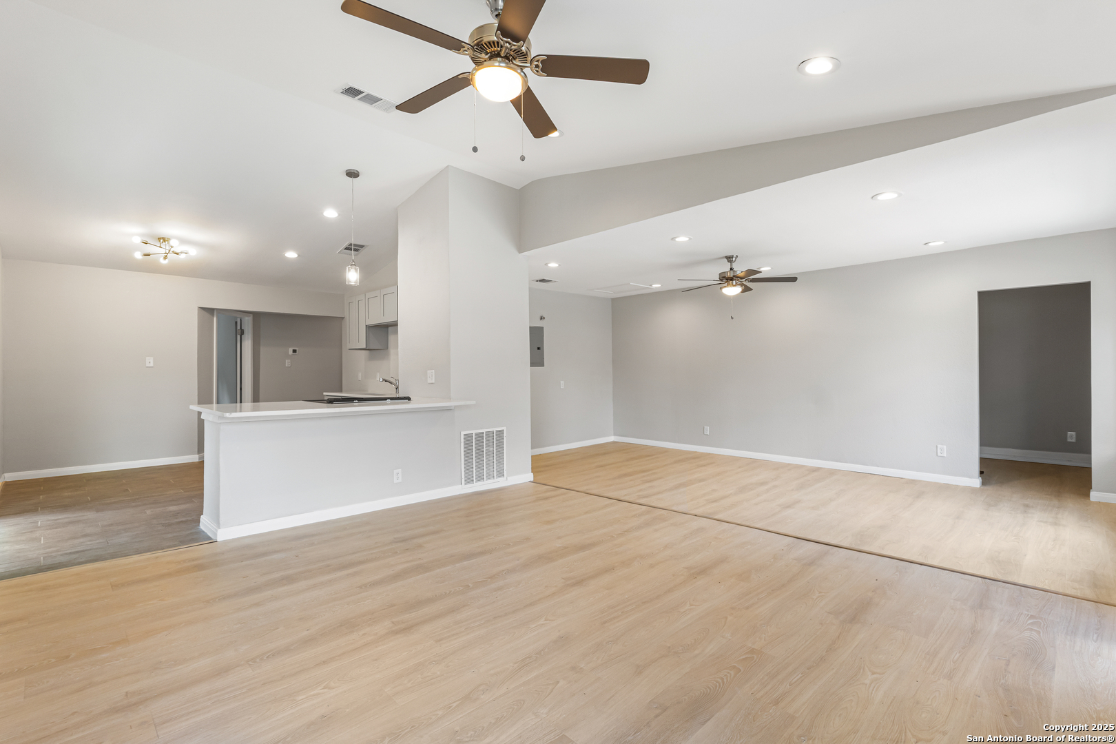 property viewer photo 3