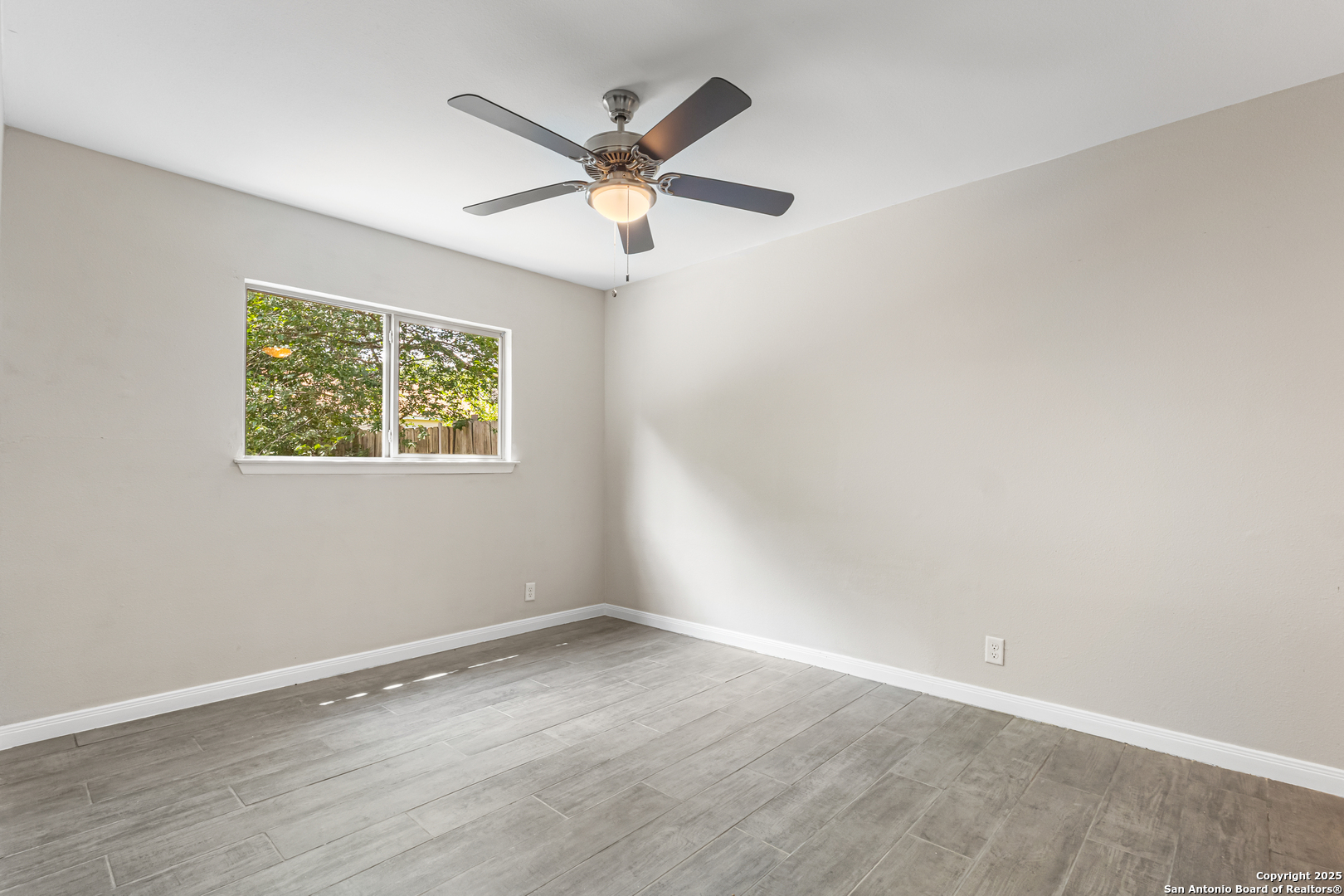 property viewer photo 8