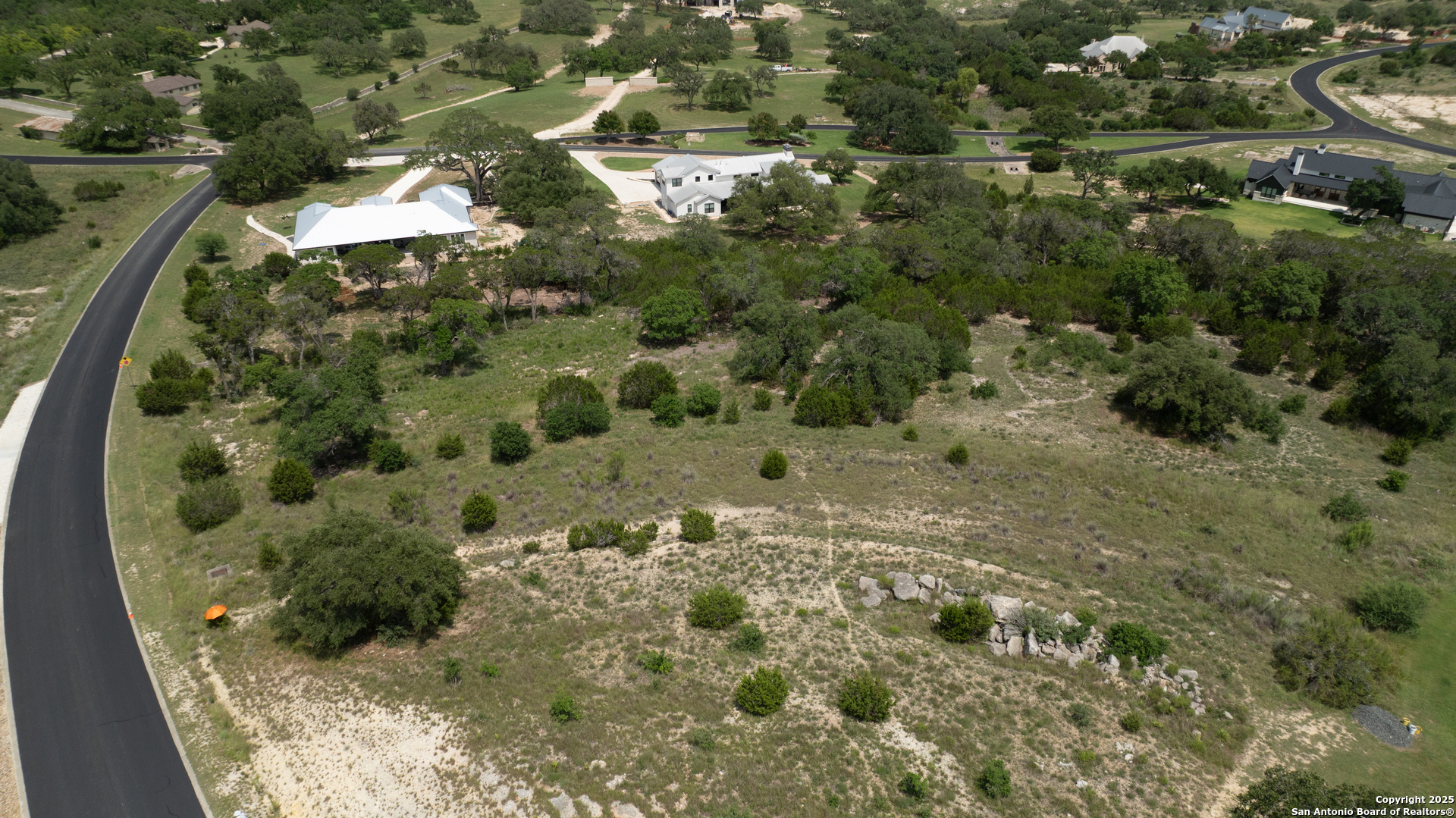 main property photo 11