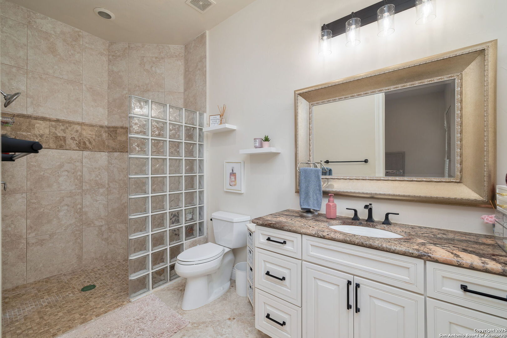 property viewer photo 40
