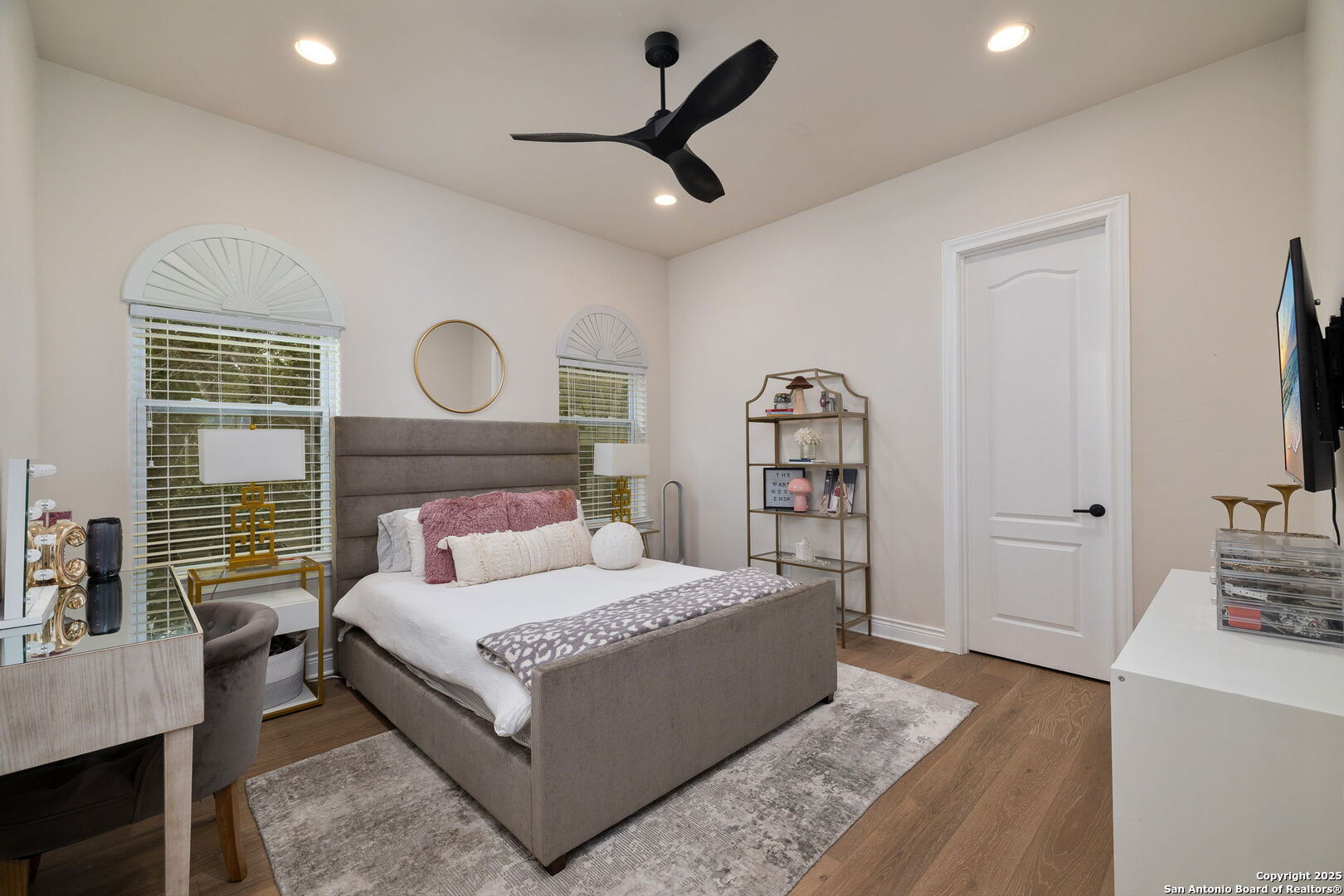 property viewer photo 41
