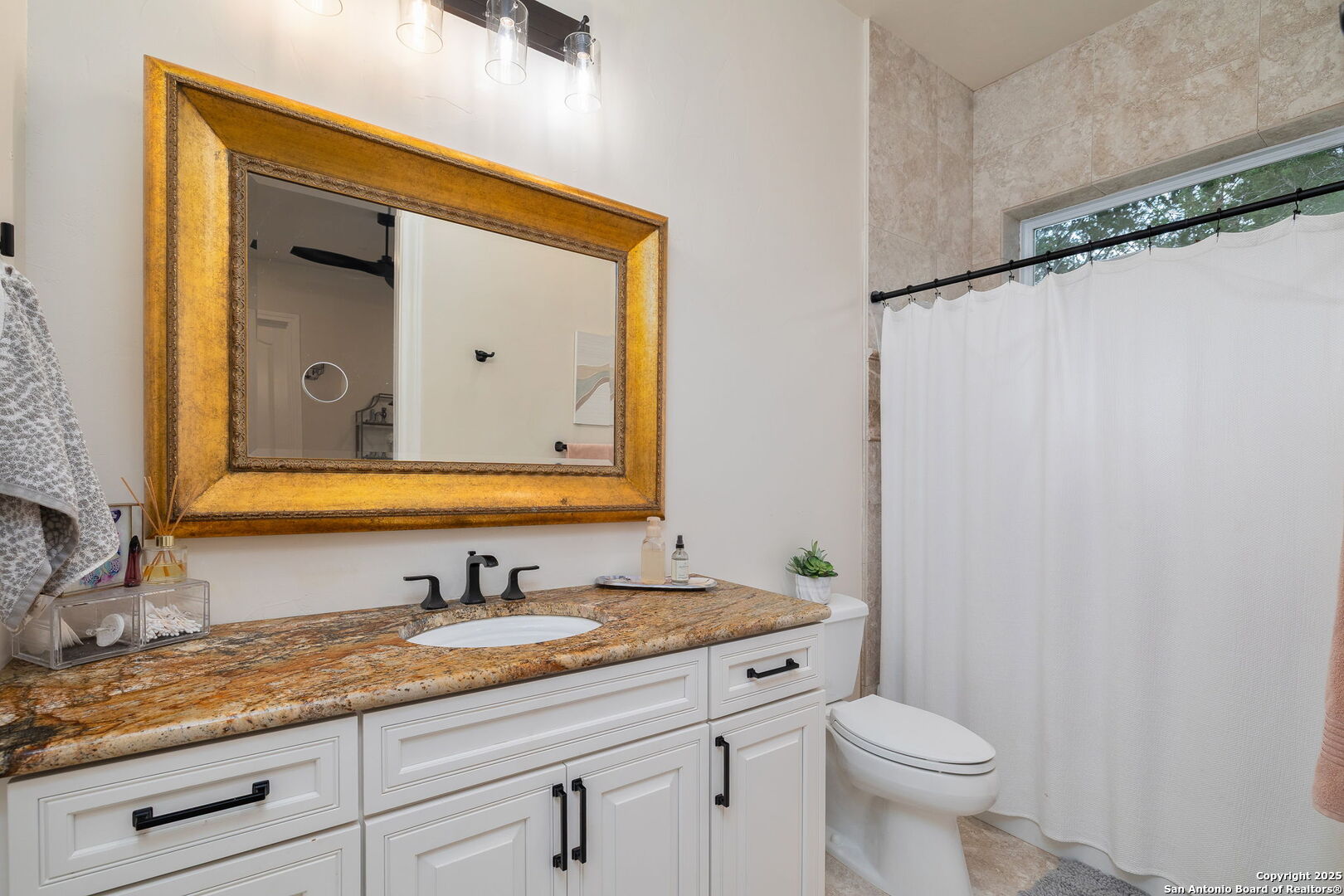 property viewer photo 42