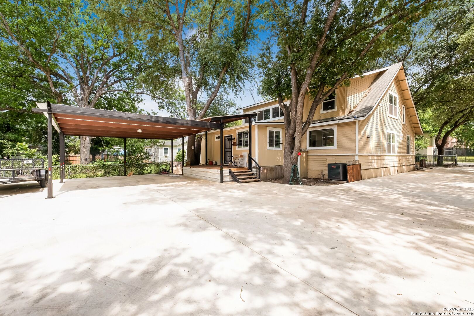 main property photo 28