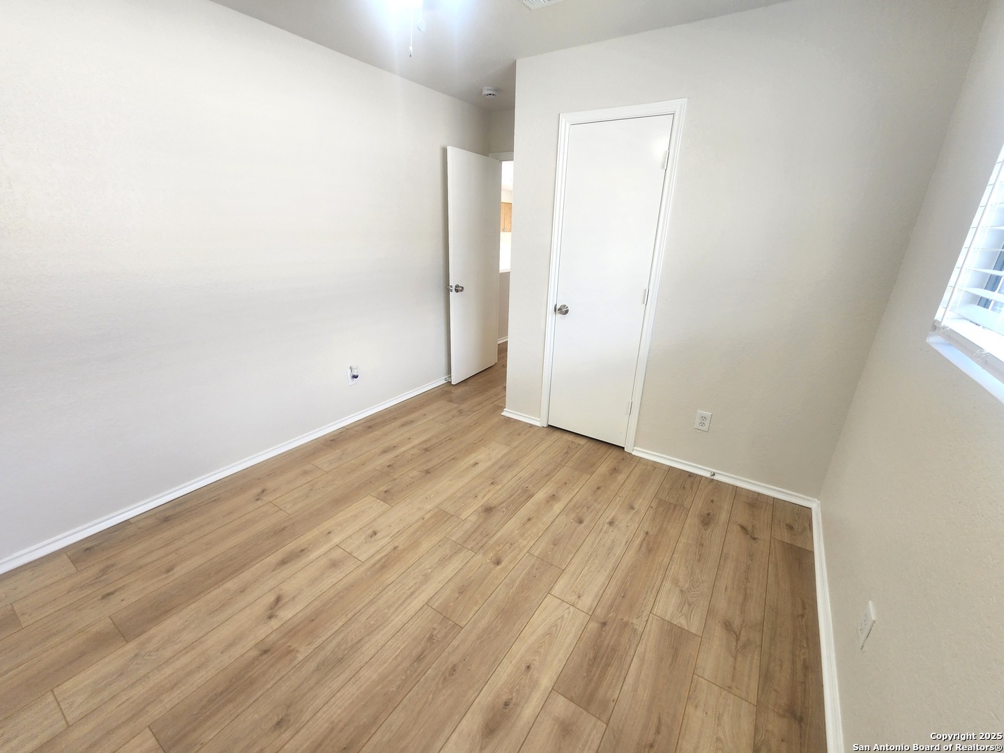 property viewer photo 10