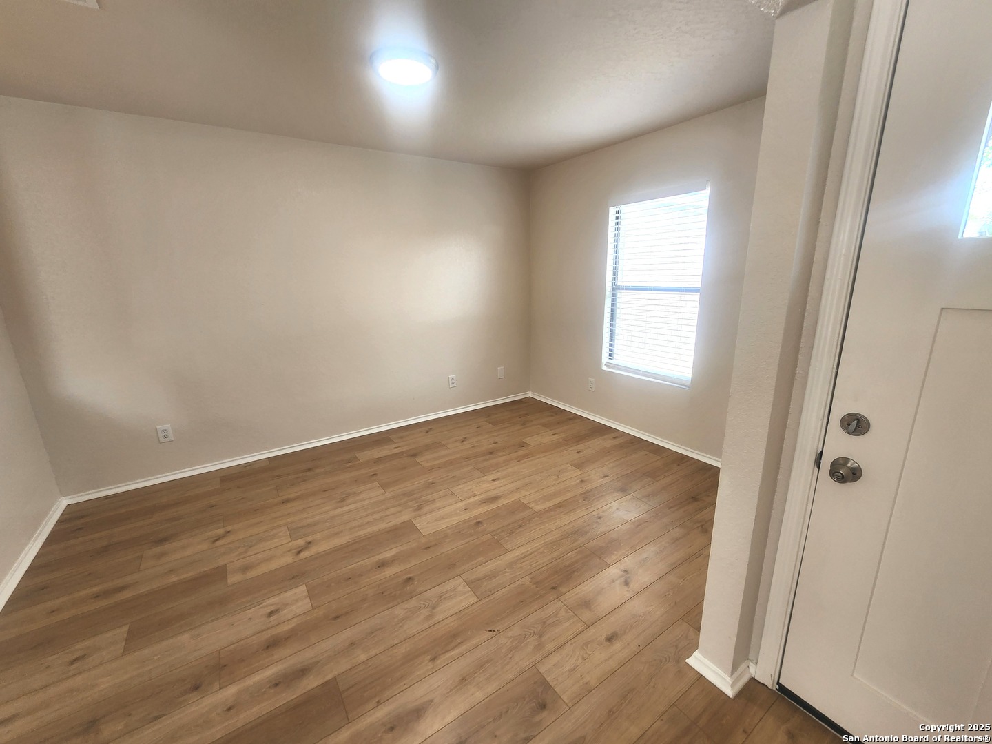 property viewer photo 3