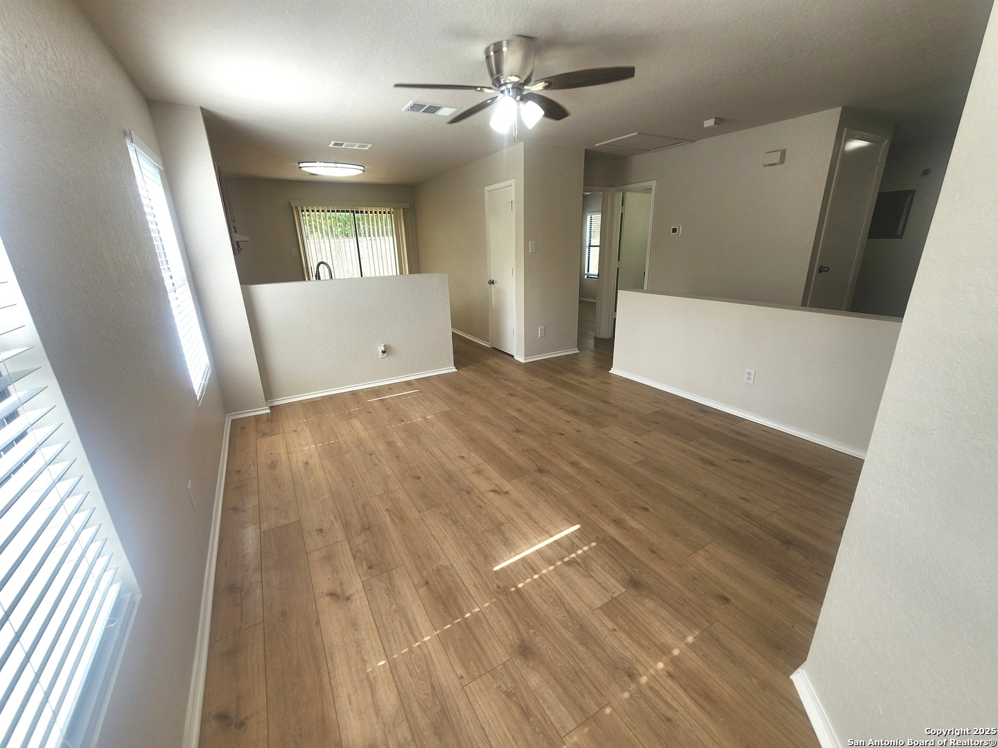 property viewer photo 4