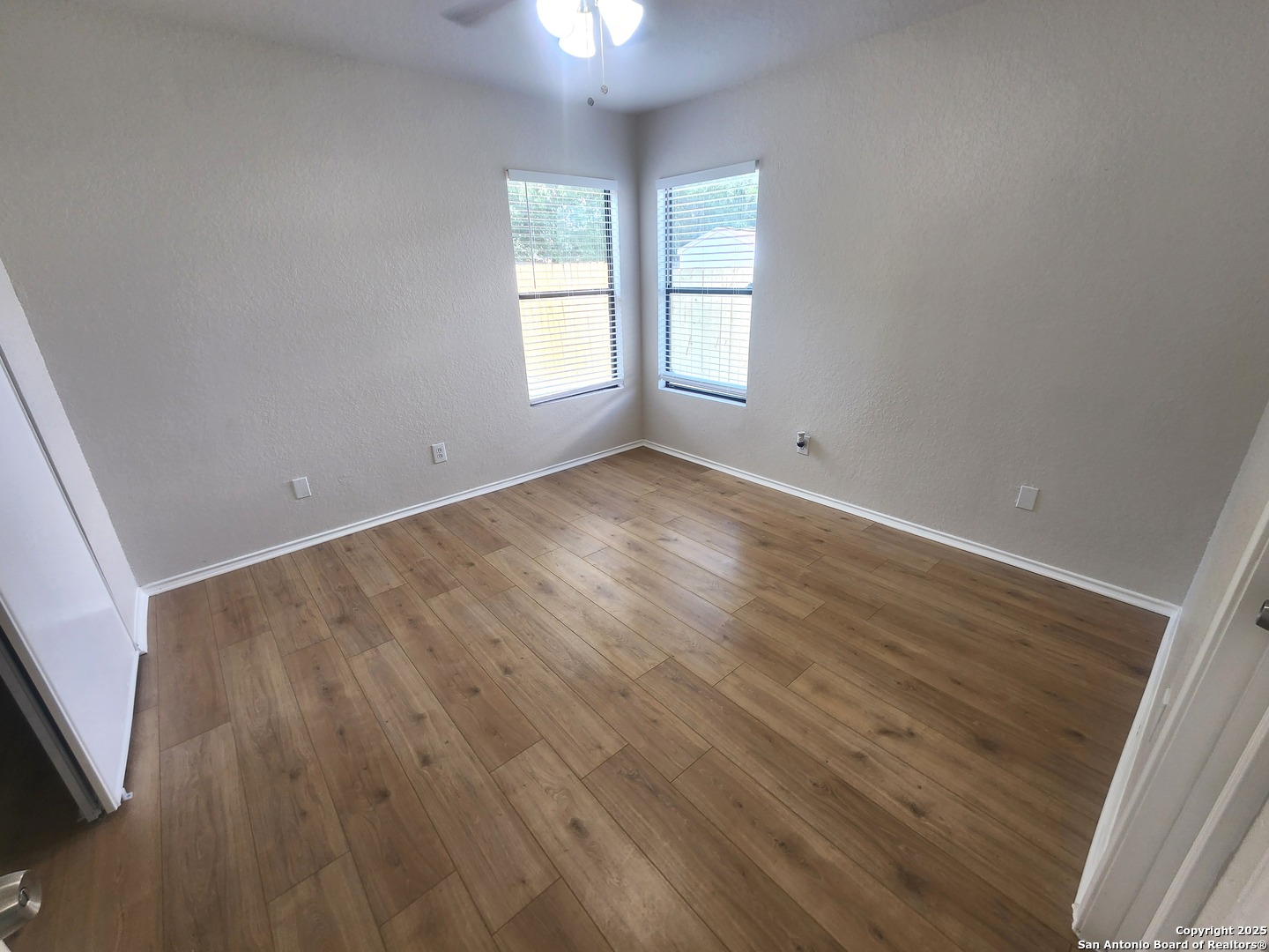 property viewer photo 6