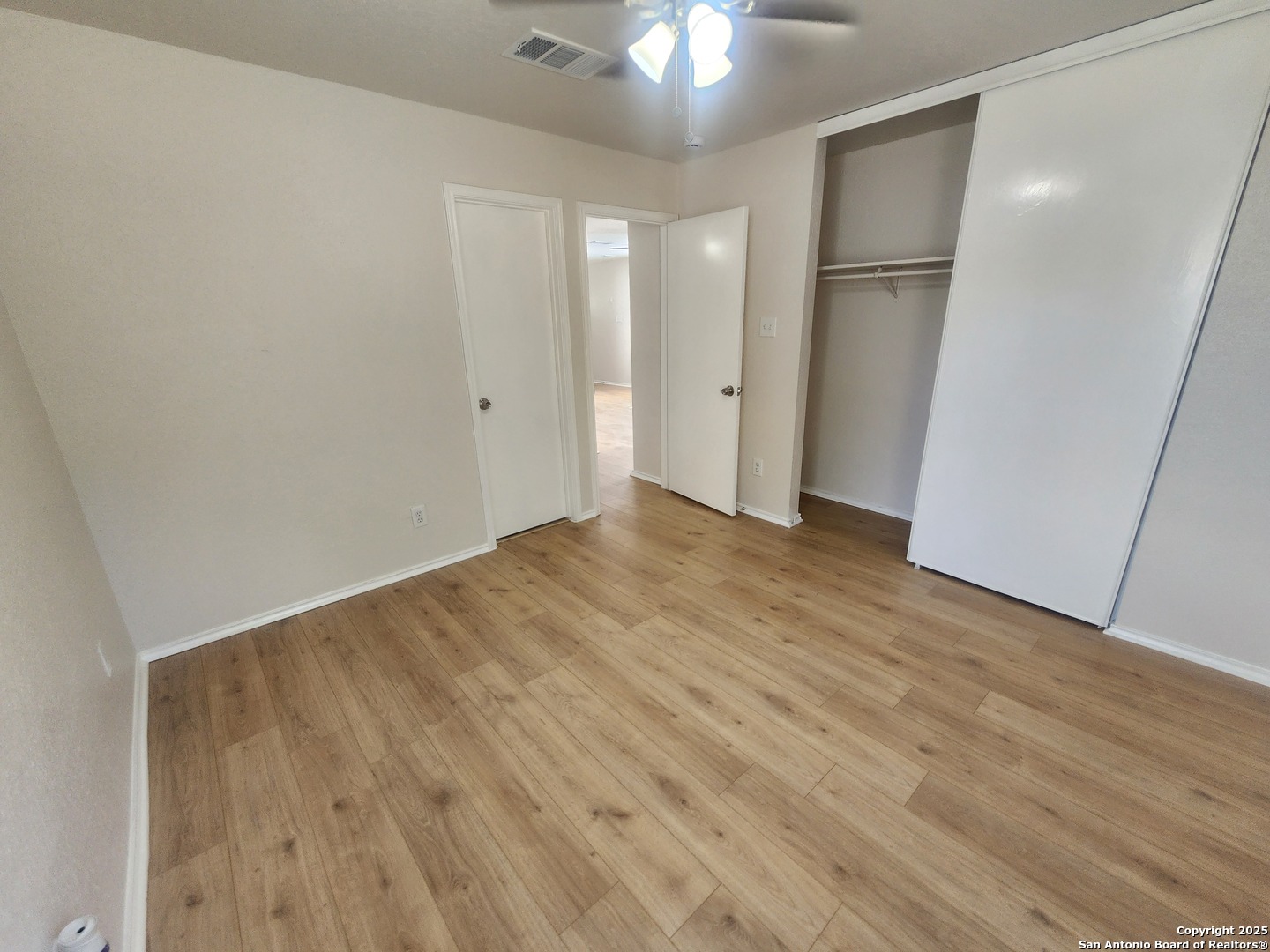 property viewer photo 7