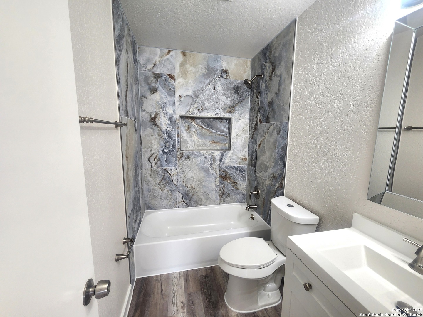 property viewer photo 8