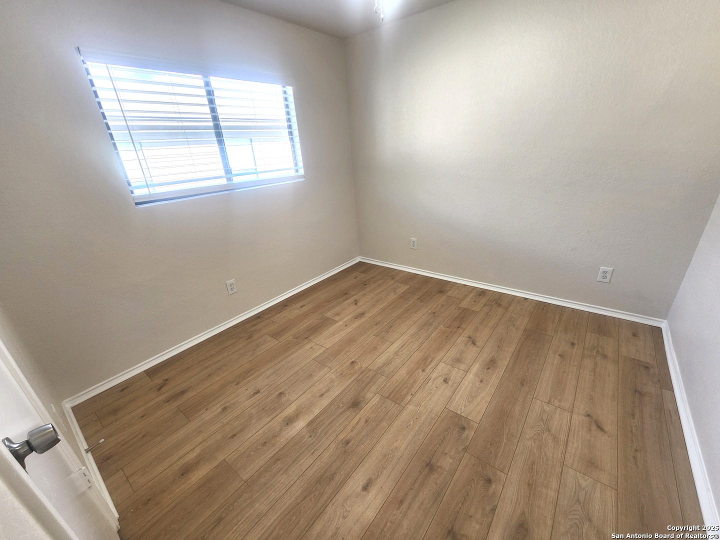 property viewer photo 9