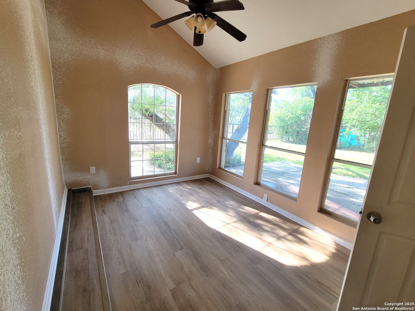 main property photo 27