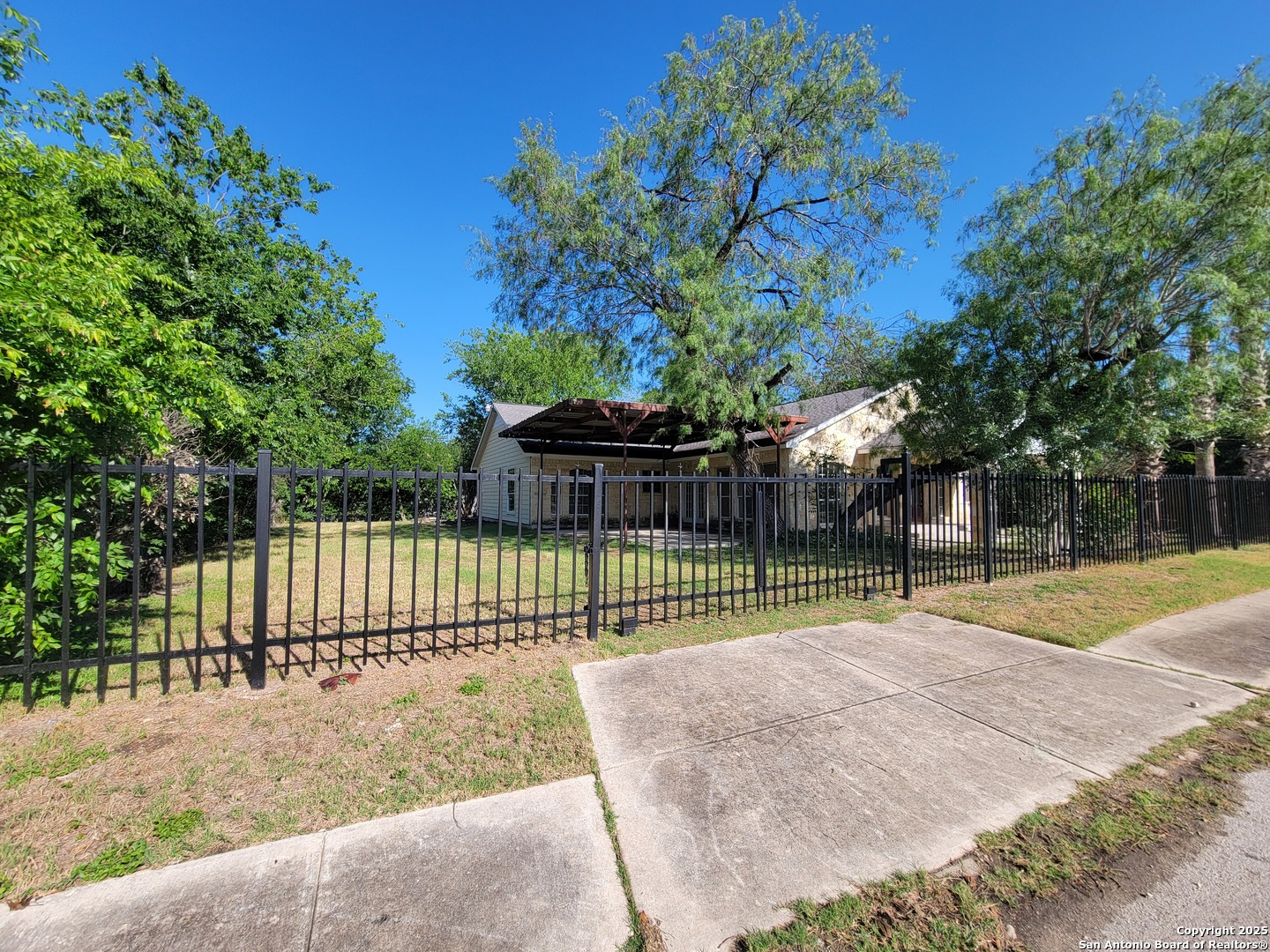 main property photo 29