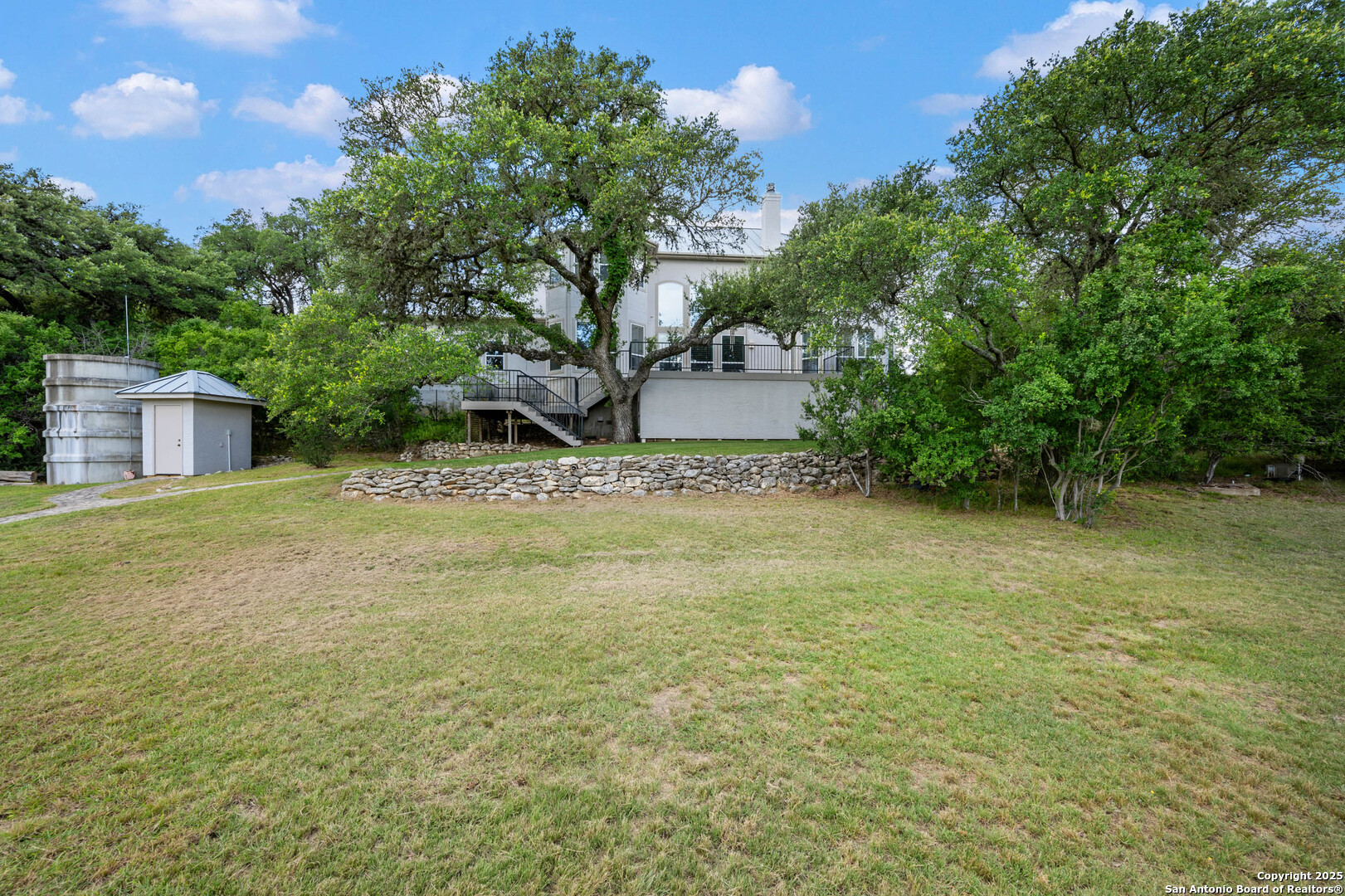 main property photo 28