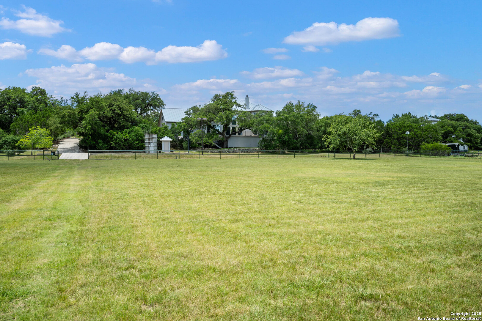 main property photo 30