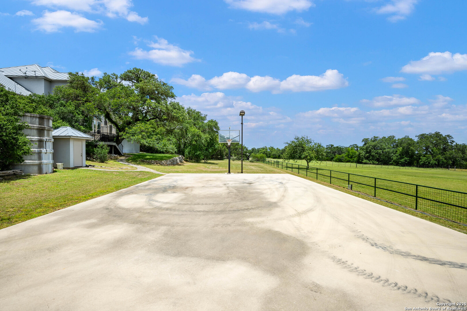 main property photo 33