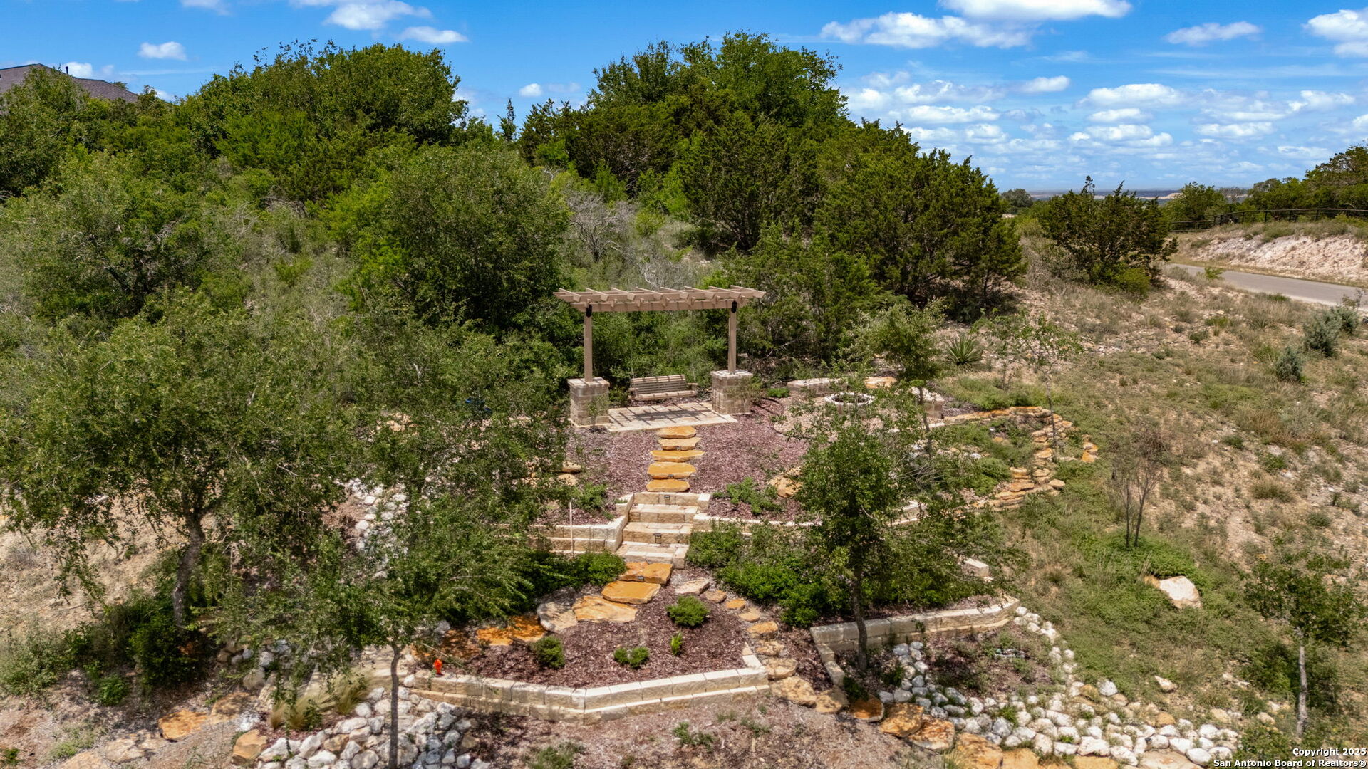 main property photo 33