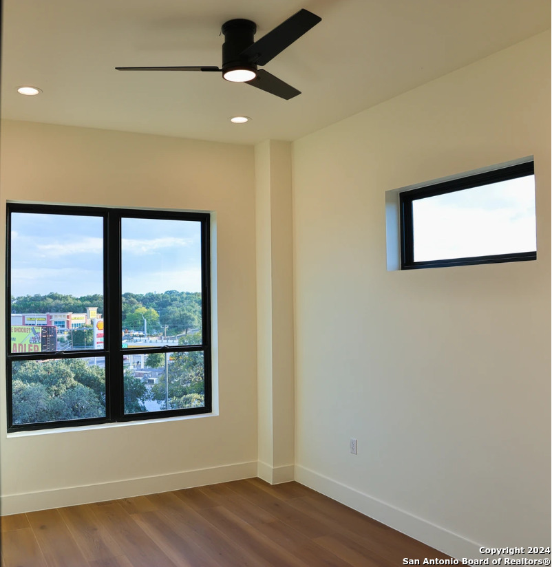 property viewer photo 13