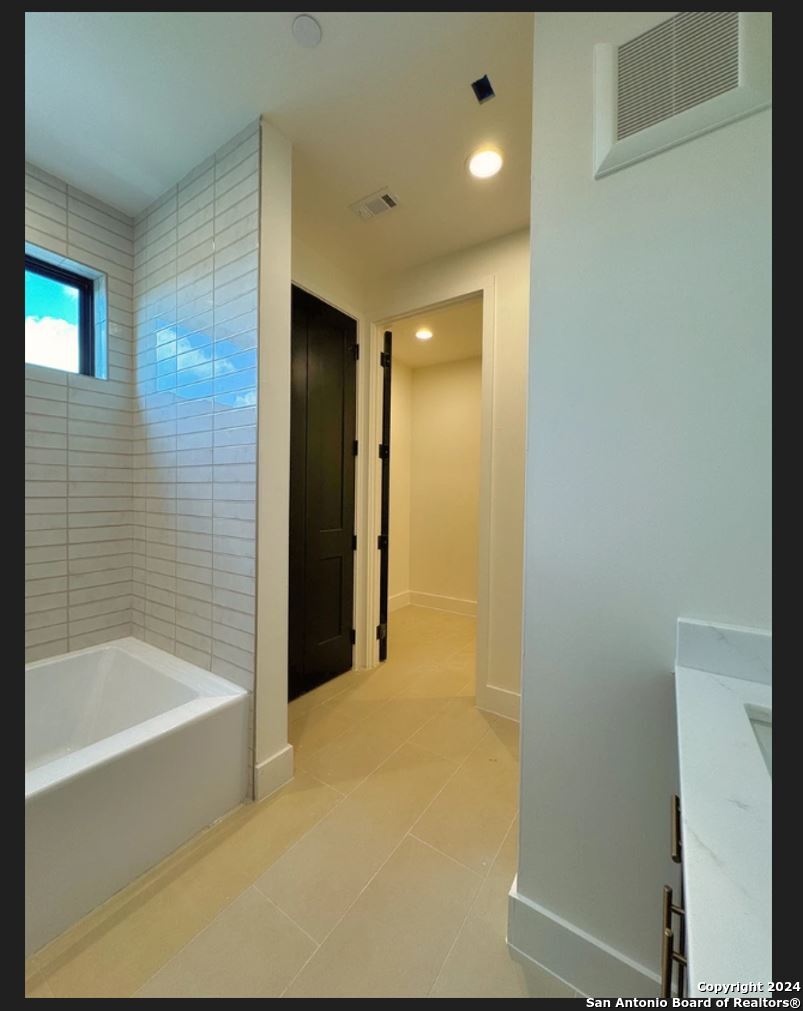 property viewer photo 17