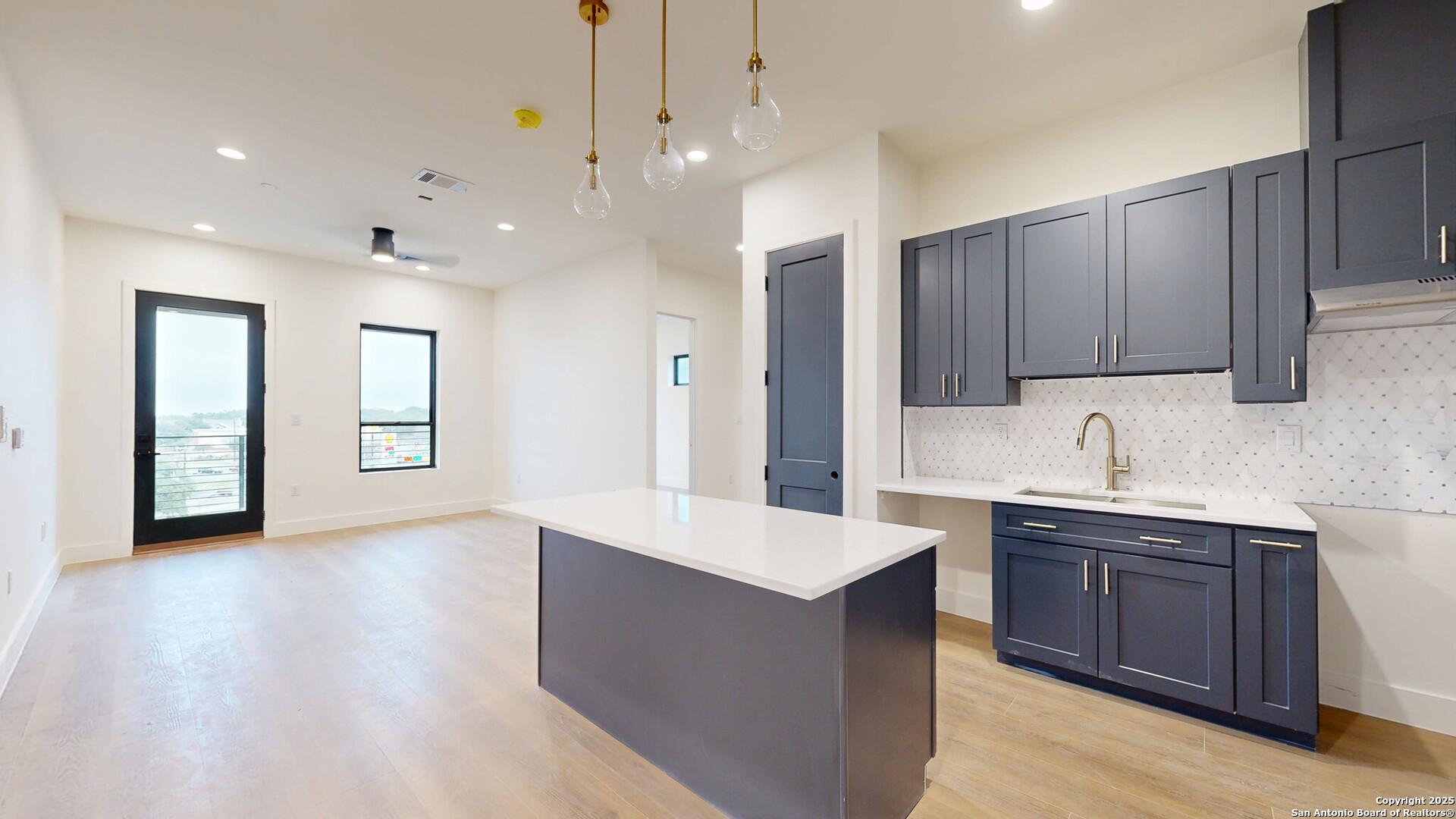 property viewer photo 2