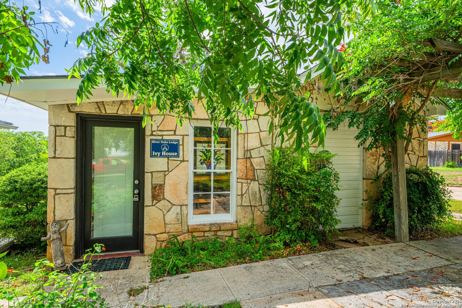 main property photo 30