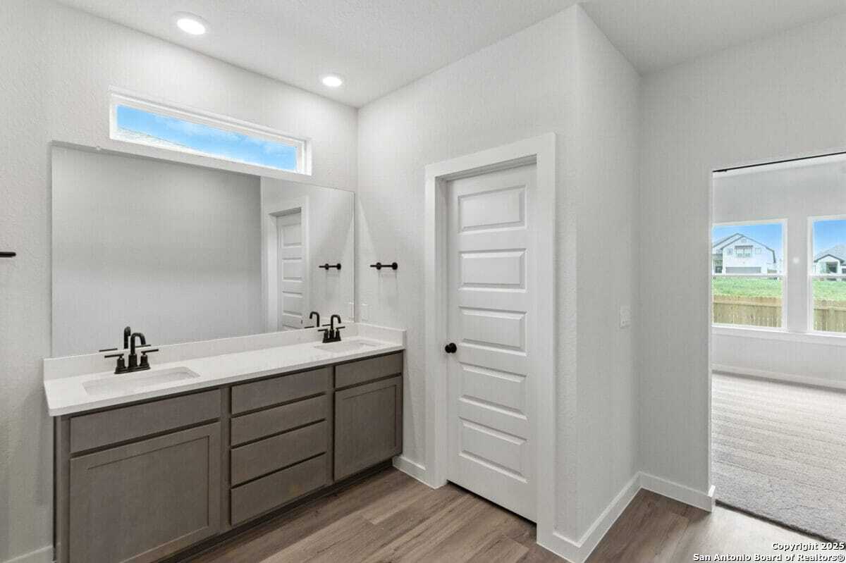 property viewer photo 13