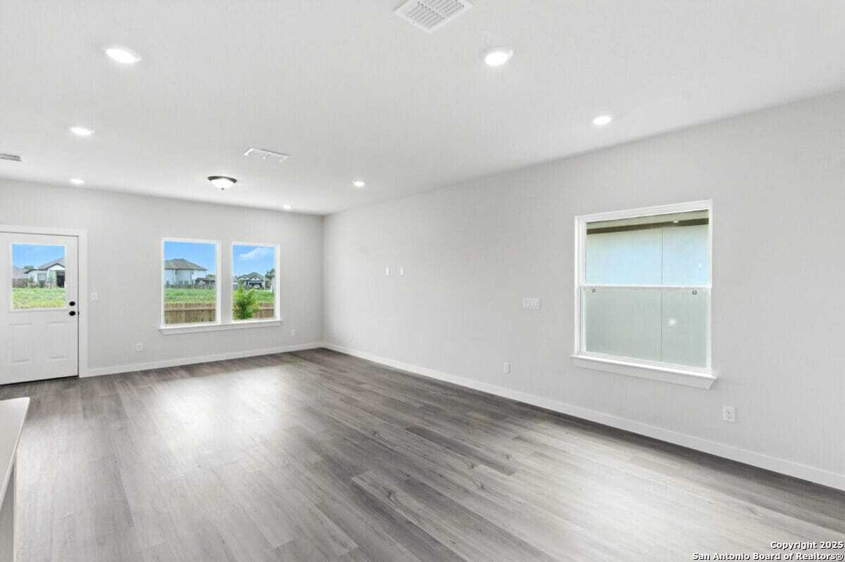 property viewer photo 7