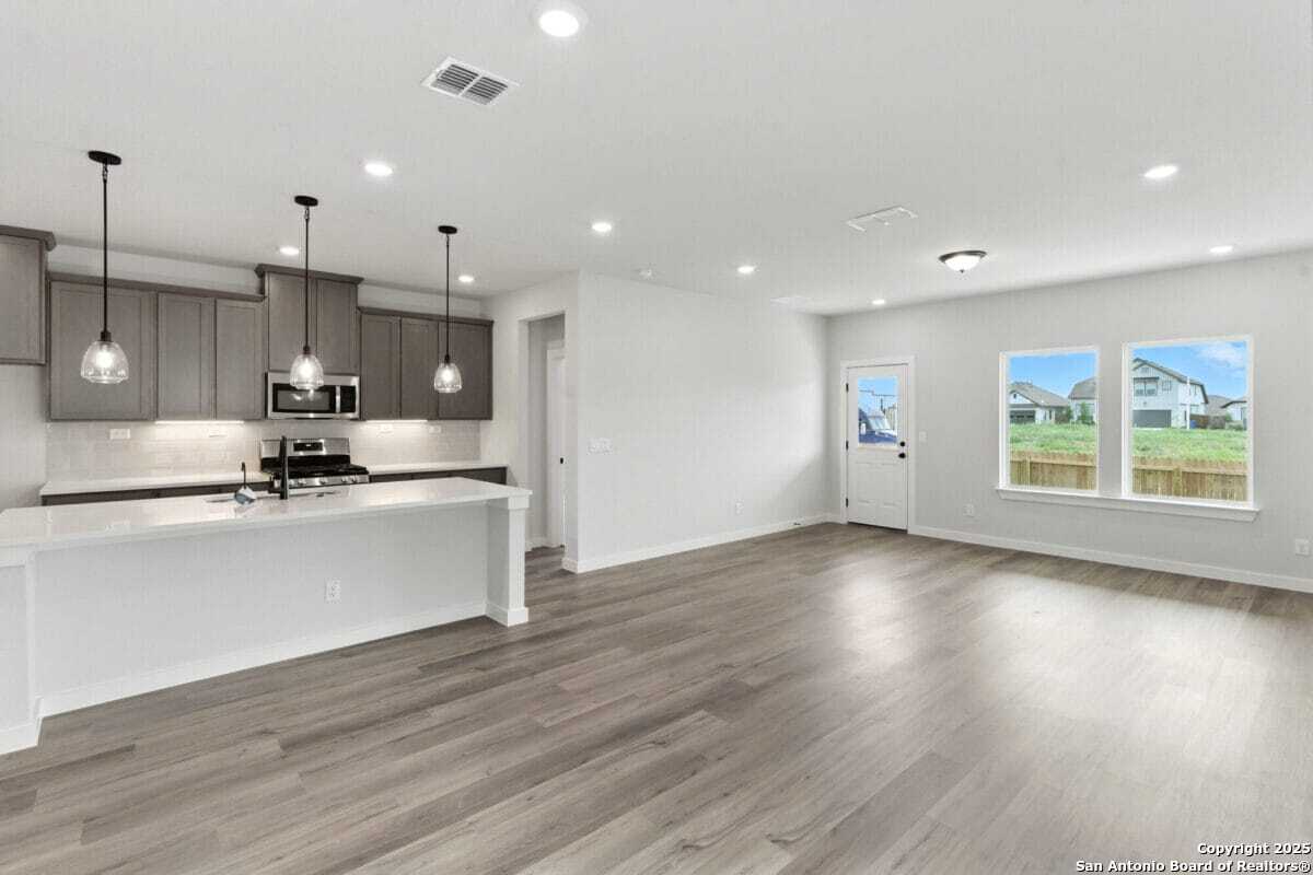property viewer photo 8