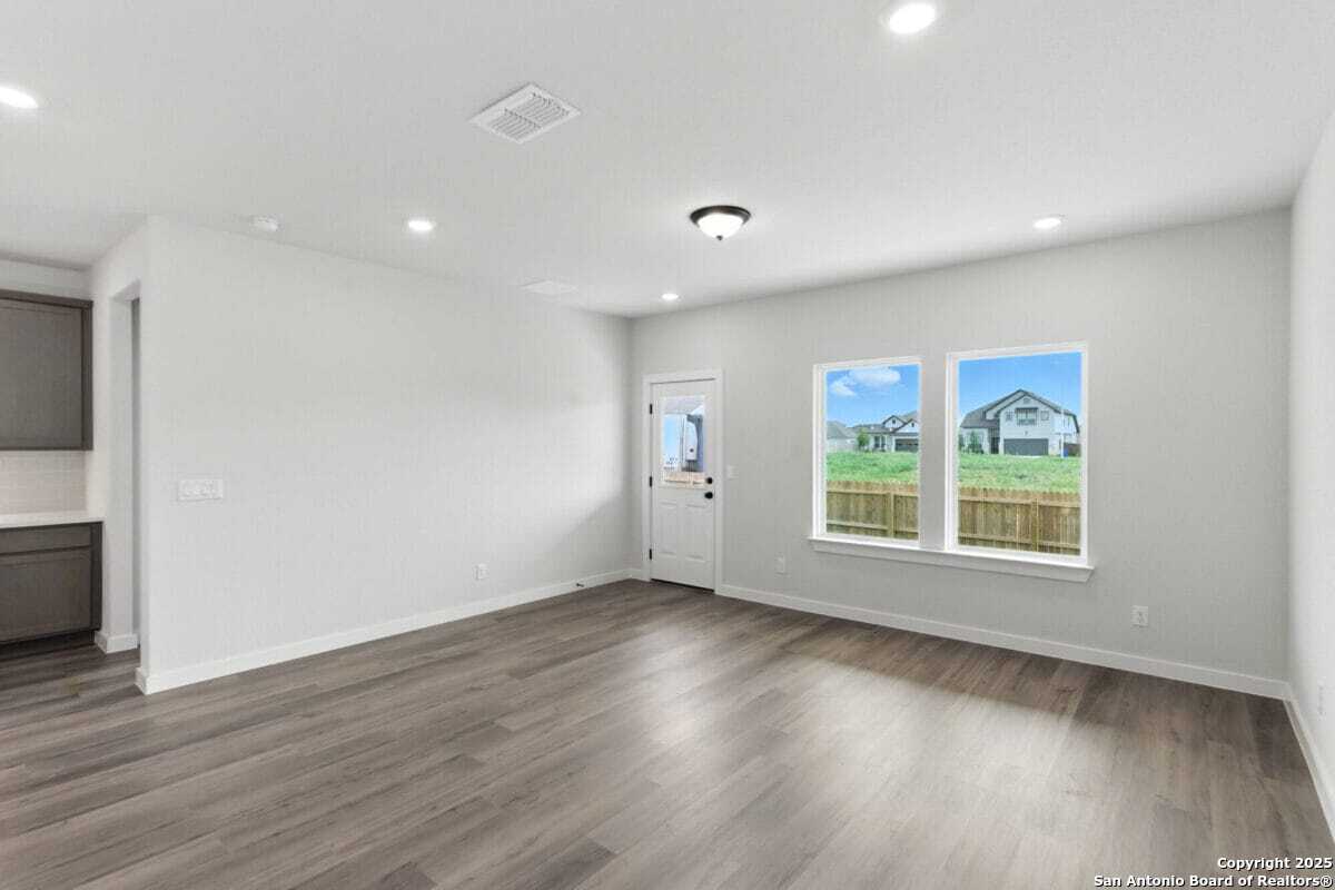 property viewer photo 9
