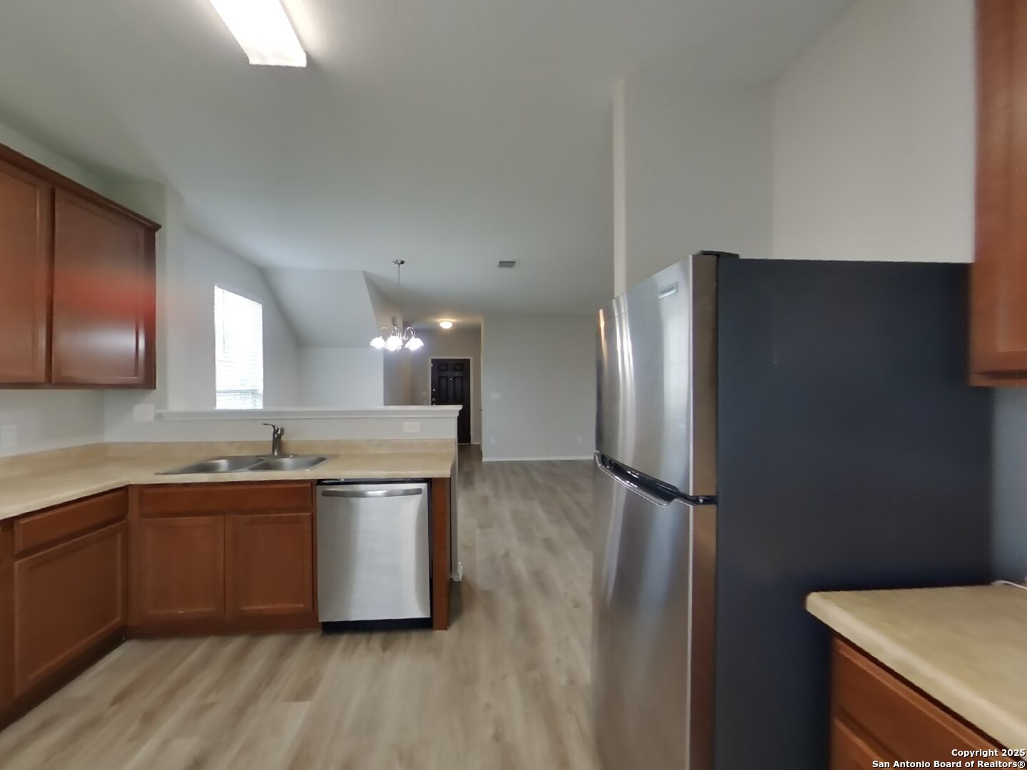 property viewer photo 3