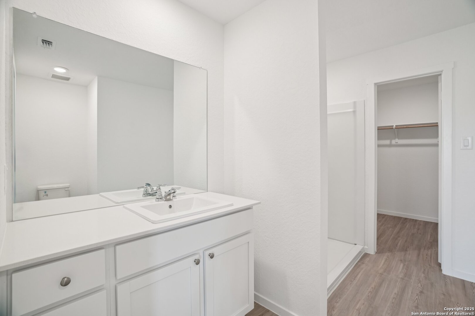 property viewer photo 16