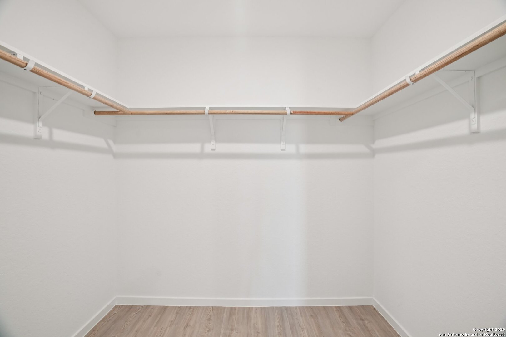 property viewer photo 18