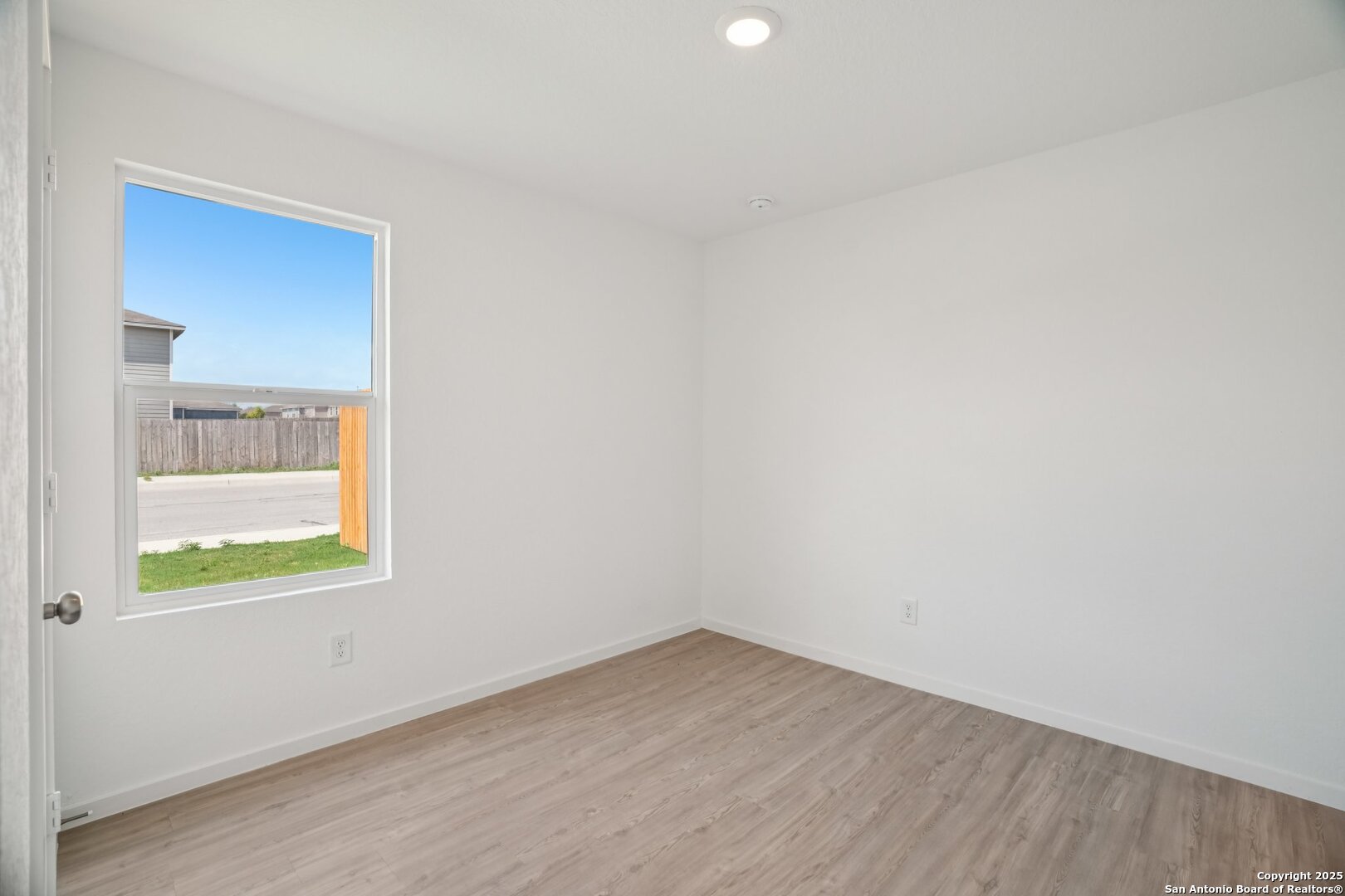 property viewer photo 24